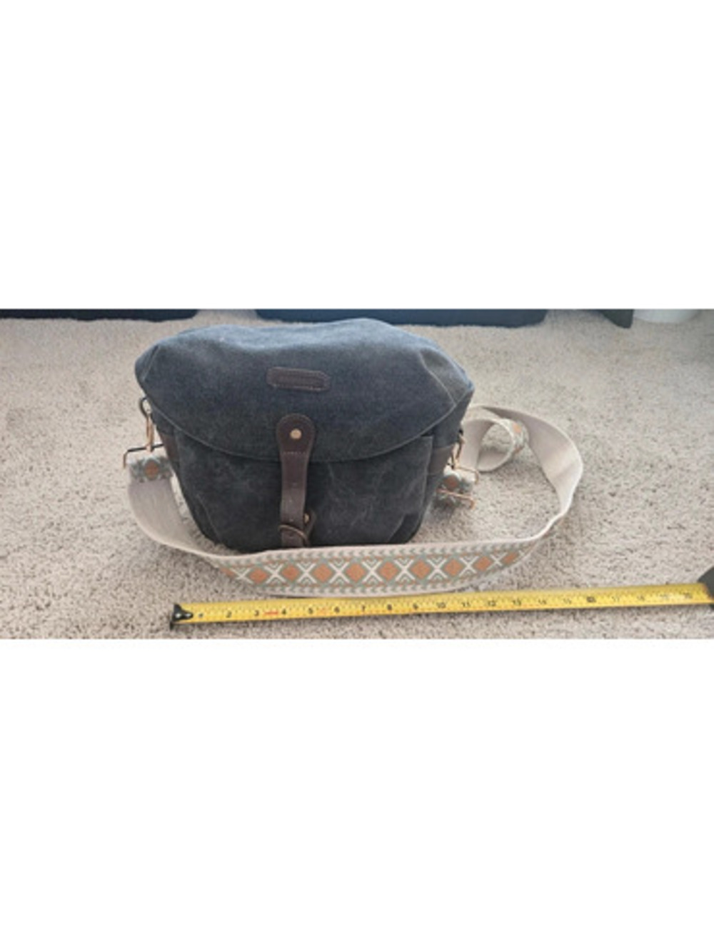 Professional camera bag with new straps by bagsmart